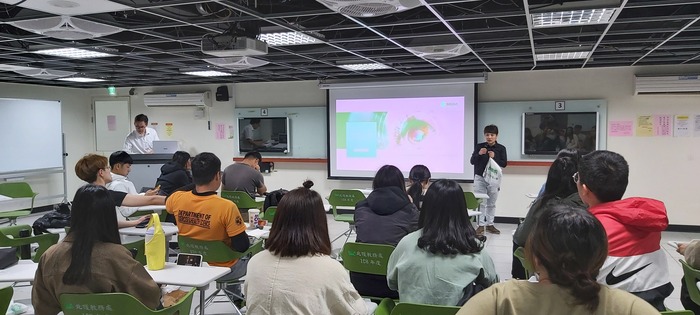 1100406【智慧科技於職場健康促進新契機-應用亮眼行動VR活化腦視神經】圖片